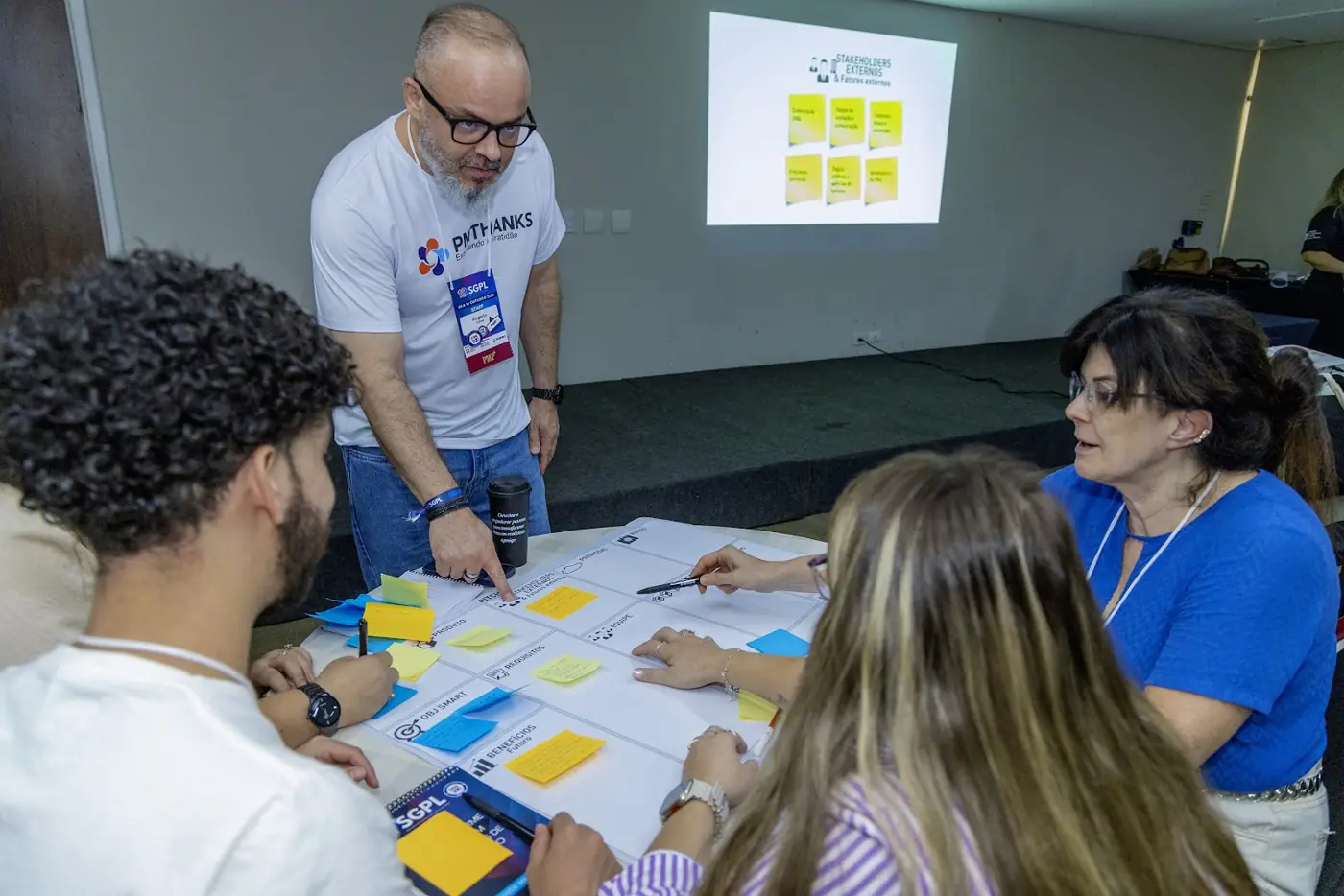 Participantes em workshop prático no SGPL